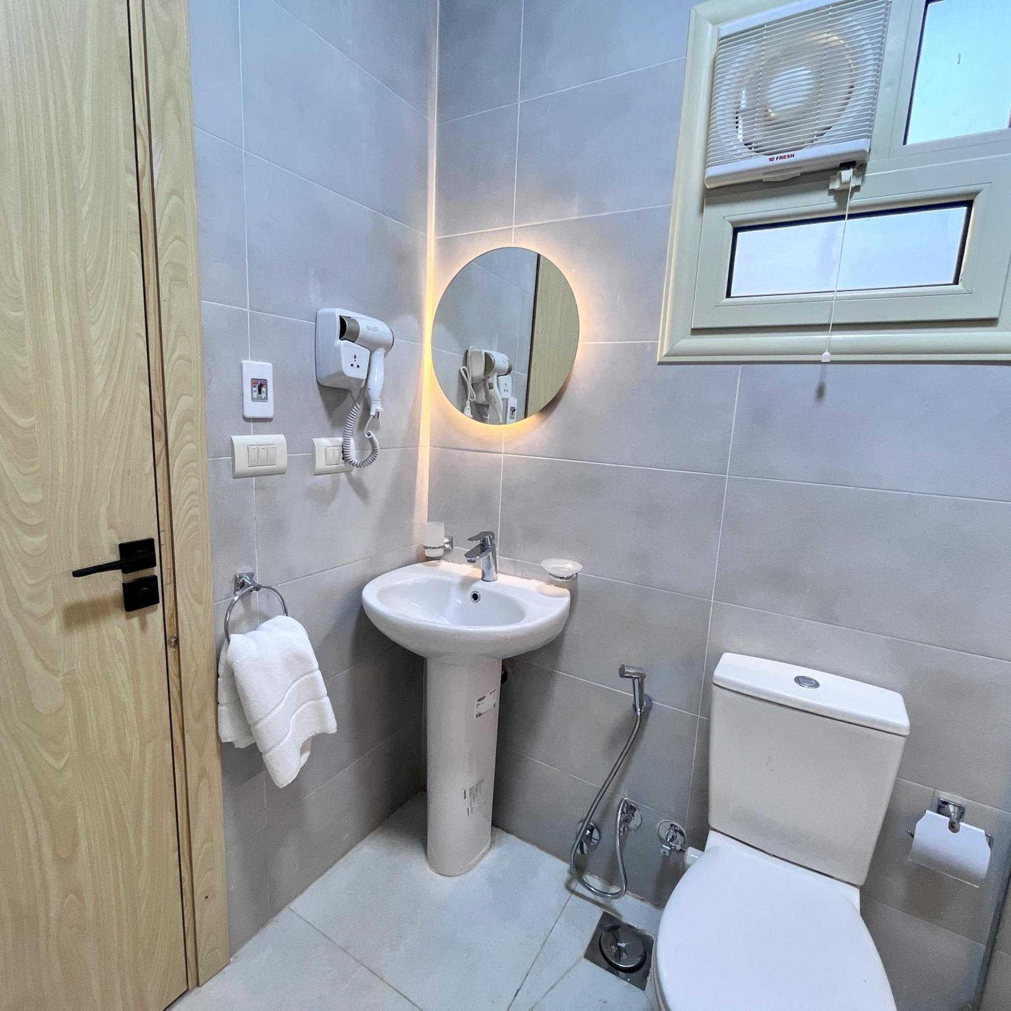 Boho Getaway With Pyramids View & Jacuzzi Apartment Giza Luaran gambar