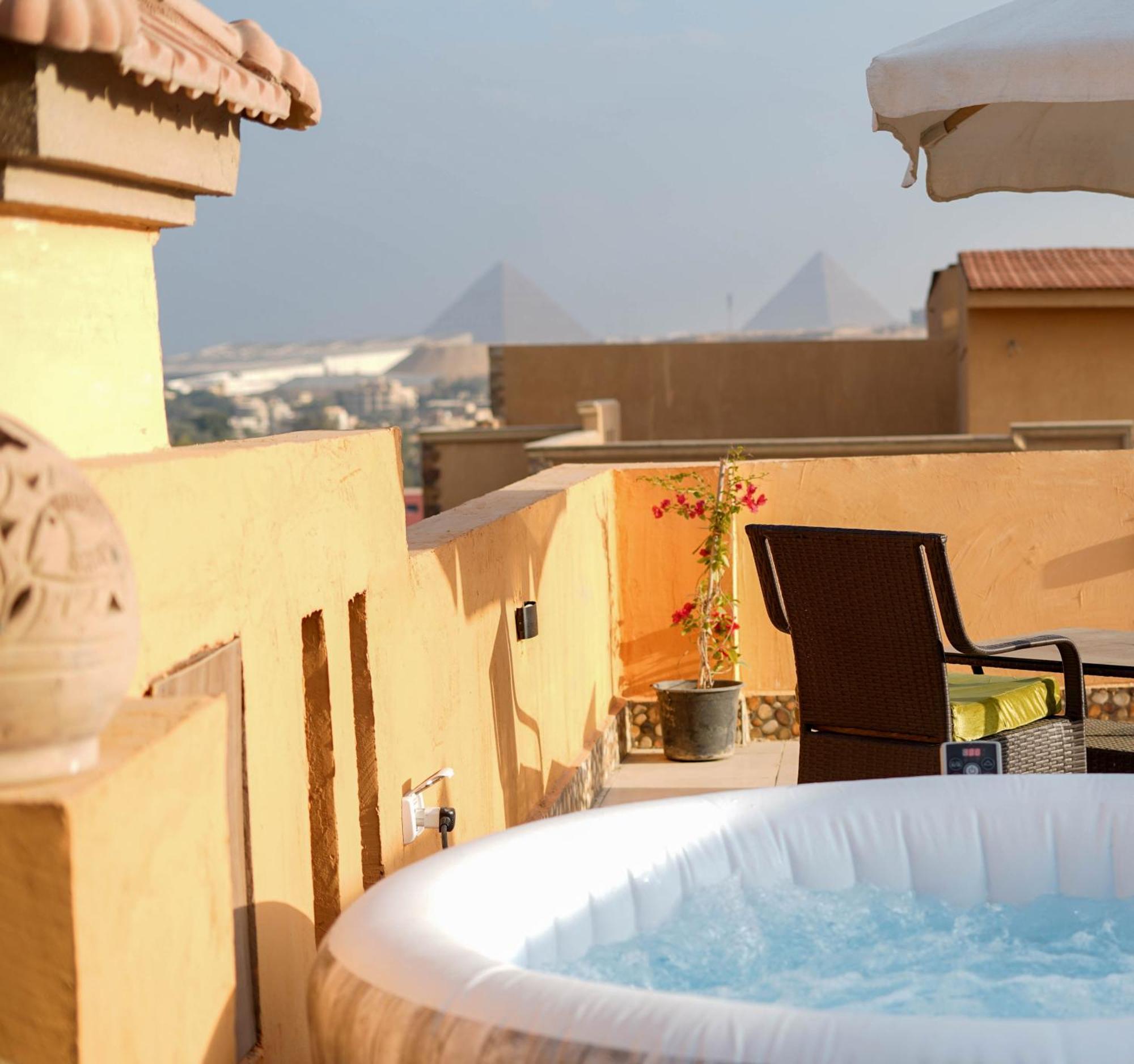 Boho Getaway With Pyramids View & Jacuzzi Apartment Giza Luaran gambar