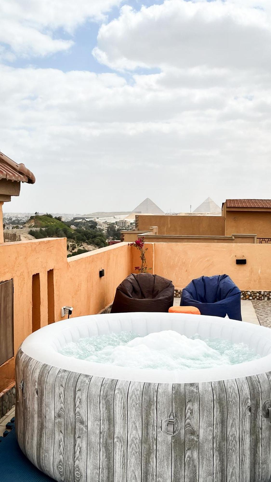 Boho Getaway With Pyramids View & Jacuzzi Apartment Giza Luaran gambar